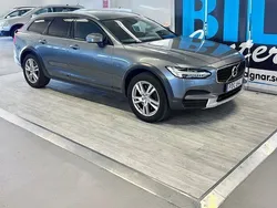Grå Begagnad 2019 Volvo V90 CC Momentum Kombi | 259 000 kr (Superpris)