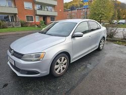 Grå Begagnad 2014 VW Jetta SE Sedan | 92 000 kr