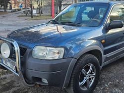 Blå Begagnad 2001 Ford Maverick XLT SUV | 24 000 kr