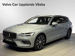 Grå Begagnad 2024 Volvo V60 Plus Kombi | 469 900 kr (Marknadspris)