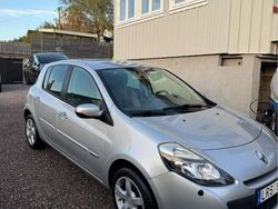 Silver Begagnad 2011 Renault Clio R.S. Halvkombi | 35 000 kr (Marknadspris)