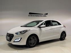 Vit Begagnad 2015 Hyundai i30 Comfort Halvkombi | 134 900 kr (Lite dyr)
