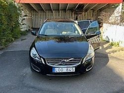 Svart Begagnad 2011 Volvo V60 Momentum Kombi | 99 000 kr (Marknadspris)