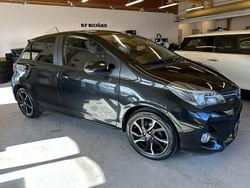 Svart Begagnad 2014 Toyota Yaris Active Halvkombi | 89 900 kr (Marknadspris)