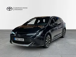 Svart (svart metallic) Begagnad 2022 Toyota Corolla Edition Kombi | 299 900 kr (Marknadspris)