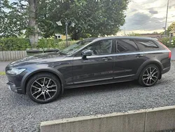 Grå Begagnad 2020 Volvo V90 CC Momentum Kombi | 295 000 kr (Marknadspris)