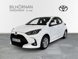 Vit Begagnad 2023 Toyota Yaris Hybrid Active Halvkombi | 249 900 kr (Lite dyr)