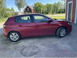 Röd Begagnad 2017 Peugeot 308 Active Halvkombi | 85 000 kr (Marknadspris)