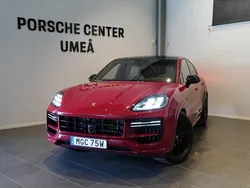 Röd (red) Begagnad 2024 Porsche Cayenne Turbo E-Hybrid SUV | 1 699 000 kr
