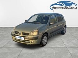 Grön Begagnad 2003 Renault Clio II Expression Halvkombi | 12 900 kr (Marknadspris)