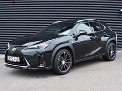 Svart Begagnad 2024 Lexus UX 300h Sport Design Packet SUV | 369 900 kr