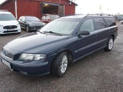 Mörkblå Begagnad 2001 Volvo V70 Kombi | 24 900 kr (Marknadspris)