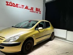 Ljusgul Begagnad 2002 Peugeot 307 Halvkombi | 24 900 kr (Marknadspris)