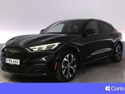 Svart Begagnad 2021 Ford Mustang Mach-E SUV | 368 900 kr (Marknadspris)