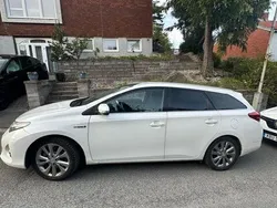 Vit Begagnad 2014 Toyota Auris Touring Sports Edition Kombi | 130 000 kr (Marknadspris)