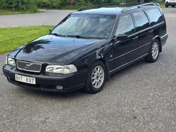 Svart Begagnad 2000 Volvo V70 Kombi | 33 000 kr