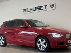 Röd Begagnad 2014 BMW 120 Urban Line Halvkombi | 129 900 kr (Marknadspris)