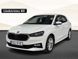 Vit Begagnad 2023 Skoda Fabia Style Halvkombi | 214 900 kr (Marknadspris)