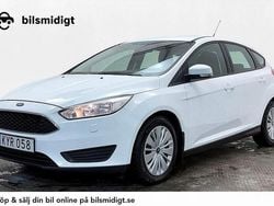 Vit Begagnad 2015 Ford Focus Trend Halvkombi | 99 700 kr (Marknadspris)