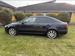 Svart Begagnad 2006 Skoda Octavia Halvkombi | 35 000 kr (Marknadspris)
