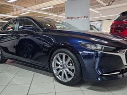 Blå metallic Begagnad 2019 Mazda 3 Sky Sedan | 229 000 kr (Marknadspris)