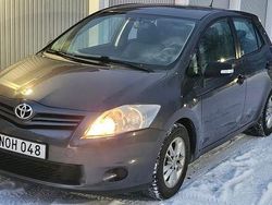 Mårkgrå Begagnad 2010 Toyota Auris Halvkombi | 64 900 kr (Marknadspris)