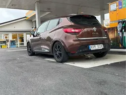 Brun Begagnad 2014 Renault Clio IV Halvkombi | 50 000 kr (Marknadspris)