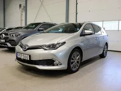 Silver Begagnad 2017 Toyota Auris Touring Sports Executive Kombi | 164 800 kr (Marknadspris)