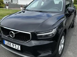 Svart Begagnad 2022 Volvo XC40 Momentum SUV | 329 000 kr (Bra pris)