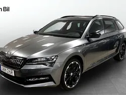 Grå (graphite grey metallic) Begagnad 2023 Skoda Superb SportLine Kombi | 479 900 kr