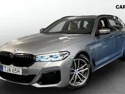 Grå Begagnad 2023 BMW 530e M Sport Kombi | 489 900 kr (Marknadspris)