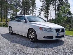 Vit Begagnad 2013 Volvo V70 Momentum Kombi | 105 000 kr (Bra pris)