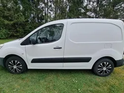 Vit Begagnad 2012 Peugeot Partner Minibuss | 59 000 kr (Marknadspris)