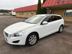 Vit Begagnad 2011 Volvo V60 Momentum Kombi | 109 800 kr (Marknadspris)