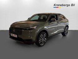 Sage green metallic Ny 2025 Honda HR-V Elegance SUV | 339 900 kr (Marknadspris)