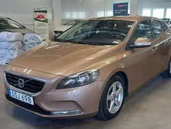 Brun Begagnad 2013 Volvo V40 Kinetic Kombi | 69 999 kr (Marknadspris)