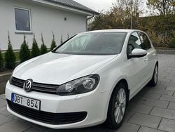 Vit Begagnad 2012 VW Golf VII Halvkombi | 53 000 kr (Marknadspris)