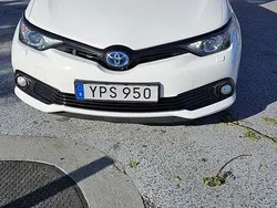Vit Begagnad 2018 Toyota Auris Hybrid Comfort Kombi | 156 000 kr (Marknadspris)