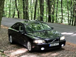 Svart Begagnad 2004 Volvo S60 Sedan | 27 900 kr (Marknadspris)