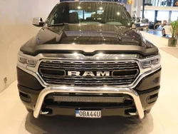 Svart Begagnad 2020 RAM 1500 Pickup | 699 000 kr