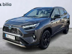 Grå Begagnad 2022 Toyota RAV4 Hybrid Style SUV | 409 900 kr (Marknadspris)