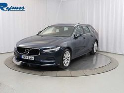 Mörkblå (denim blue metallic) Begagnad 2018 Volvo V90 Momentum Kombi | 234 800 kr (Marknadspris)