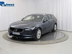 Mörkblå (denim blue metallic) Begagnad 2018 Volvo V90 Momentum Kombi | 234 800 kr (Marknadspris)