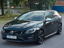 Grå Begagnad 2014 Volvo V60 R-Design Kombi | 169 999 kr (Lite dyr)