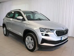Svart Ny 2024 Skoda Karoq Selection SUV | 350 000 kr (Marknadspris)