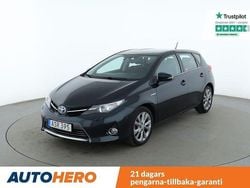 Blå Begagnad 2014 Toyota Auris Hybrid Executive Halvkombi | 120 000 kr (Marknadspris)