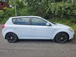 Vit Begagnad 2008 Kia Ceed Halvkombi | 6 500 kr (Superpris)