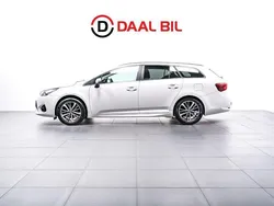 Vit Begagnad 2016 Toyota Avensis Active Kombi | 159 700 kr (Bra pris)