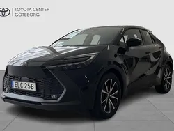 Svart Begagnad 2024 Toyota C-HR Style SUV | 359 900 kr (Marknadspris)