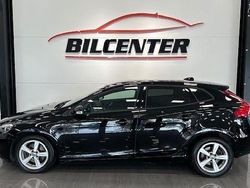 Svart Begagnad 2016 Volvo V40 Kombi | 139 800 kr (Marknadspris)